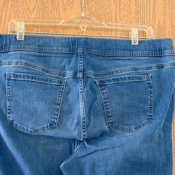 Classic Denim Skinny Jeans for Women - Picture 5 of 5